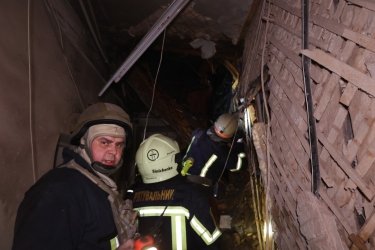 Фото 5 — Оккупанты ударили по жилой инфраструктуре в центре Харькова