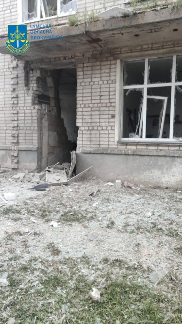 Фото 4 — Россия обстреляла приграничный город в Сумской области: четверо раненых, повреждены десятки объектов (ФОТО)
