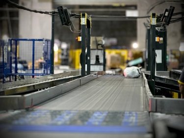 Фото 4 — "Укрпошта" запустила в Одесі новий автоматизований логістичний термінал