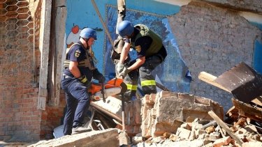 Фото 8 — Число погибших в результате авиаудара по школе в Орехове выросло до семи (ФОТО, ВИДЕО)