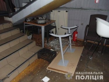 Фото 2 — Погром пиццерии Mister Cat на Позняках: появились подробности ЧП (ФОТО)