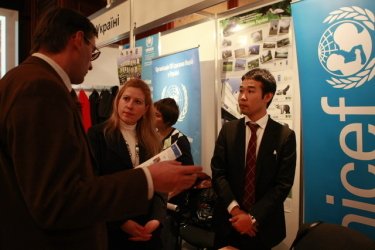 Фото 24 — На CSR MarketPlace топы дискутировали о КСО, а посетители голосовали за лучший стенд