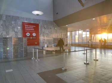 Фото 3 — "Укрзализныця" начала тестировать непривитых пассажиров на вокзалах: названа цена (ФОТО)