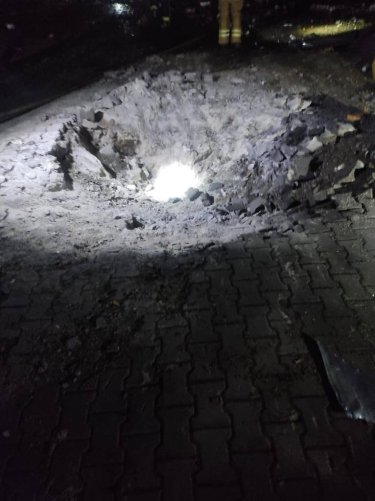 Фото 5 — Два человека погибли в Днепре из-за падения обломков российской ракеты на АЗС (ВИДЕО)