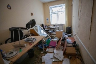 Фото 3 — Втретє під ударом: у Києві через обстріл РФ пошкоджено приміщення Рахункової палати (ФОТО)
