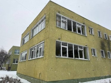 Фото 2 — В Харьковской области российский снаряд попал в жилой дом