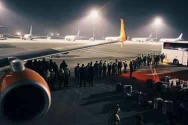 Фото 2 — "Нам никто не сказал об обсервации" — прилетевших с Бали в Киев не выпускают из самолета