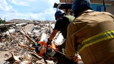 Фото 15 — Число погибших в результате авиаудара по школе в Орехове выросло до семи (ФОТО, ВИДЕО)