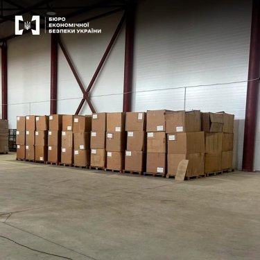 Фото 11 — Суд вернул подсанкционному контрабандисту сигаретную линию, изъятую БЭБ: реакция АРМА