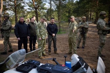 Фото 2 — Зеленский проверил укрепления на границе с Беларусью (ФОТО/ВИДЕО)