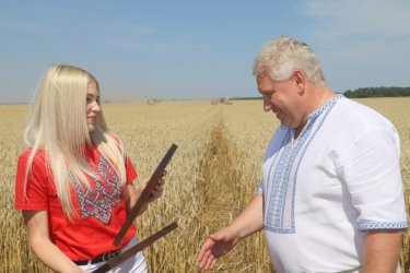 Фото 2 — В Украине зафиксировали новый рекорд урожайности сорта пшеницы (ФОТО)
