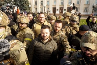 Фото 4 — Зеленський приїхав у звільнений Херсон (ФОТО)