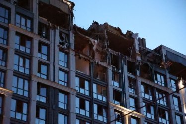 Фото 6 — Войска РФ нанесли удар по Днепру, попав во многоэтажку и здание СБУ: есть пострадавшие (ФОТО, ВИДЕО)