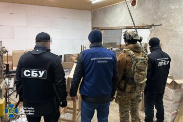 Фото 3 — СБУ по БЭБ обыскали производства контрафактных сигарет в двух областях: что нашли и как выглядят цеха (ФОТО)