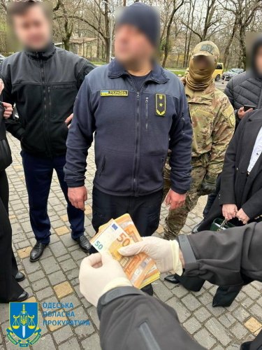 Фото 9 — Полиция и СБУ поймали таможенника на взятке за ввоз из Молдовы 4 миллиона гривен (ФОТО)