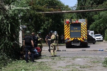 Фото 2 — Внаслідок ракетного удару РФ по Дніпропетровщині 16 людей загинули, 279 поранені (ФОТО)