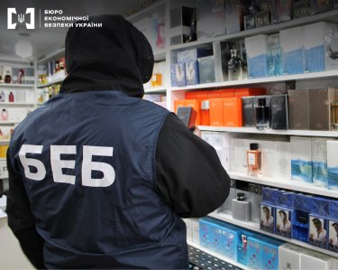 Фото 2 — В Одесской области подделывали парфюмерию мировых брендов (ФОТО)