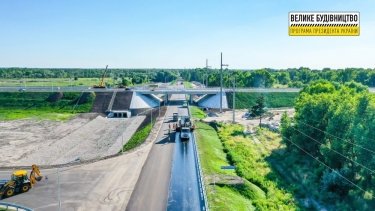 Фото 2 — На новой "решетиловской" трассе построили мост через канал Днепр — Донбасс (ФОТО)