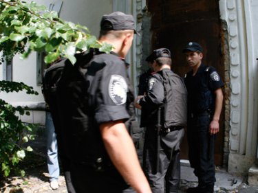 Фото 5 — Милиция силой вернула государству имущество "Надра Украины" (фото)