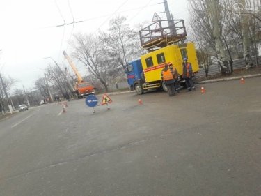 Фото 4 — В Мариуполе городской автобус врезался в столб (ФОТО, ВИДЕО)