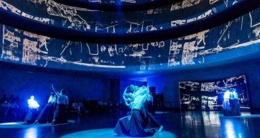 Фото 8 — Мультимедийный ритуал: "Шлях до..." Троицкого вписался в пространство Украинского дома