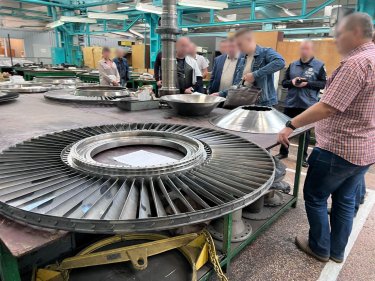 Фото 5 — В Україні арештували російські й білоруські авіазапчастини та вертоліт: їх хочуть передати ЗСУ (ФОТО)