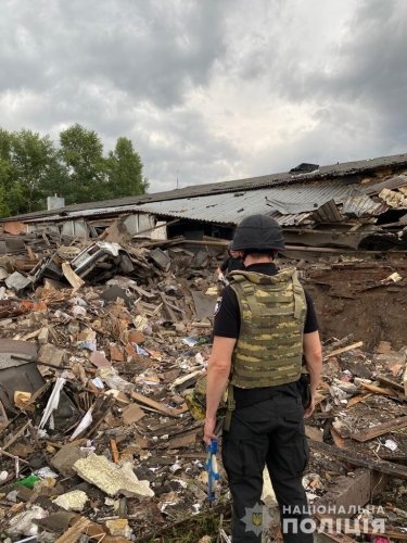 Фото 13 — Войска РФ нанесли ракетный удар по заводу в Чугуеве (ФОТО)