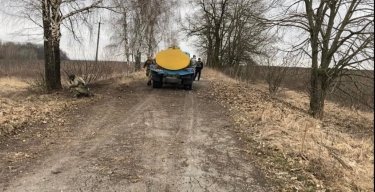 Фото 3 — Россияне обстреляли молоковоз в приграничном селе в Сумской области: погибли люди (ФОТО)