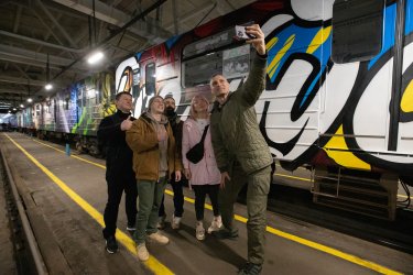 Фото 3 — В Киевском метрополитене будет курсировать новый арт-поезд (ФОТО)