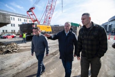 Фото 3 — У Києві на Подолі ремонтують шляхопровід та оновлюють трамвайні колії (ФОТО)