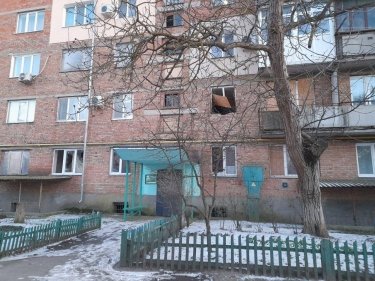 Фото 5 — Оккупанты нанесли удар по больнице и домам в Очакове