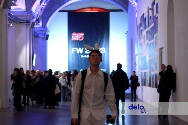 Фото 17 — Ukrainian Fashion Week відкрила 50-й сезон: на честь ювілею на подіум повернулися Бизов та Анісімов