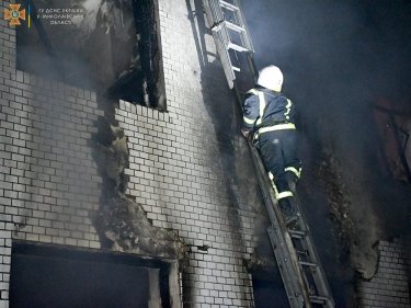 Фото 13 — Николаев снова под обстрелами: разрушен травмпункт, сгорел склад с лекарствами, есть раненые (ФОТО)