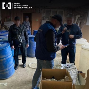 Фото 4 — В Черниговской области нашли производство контрафактного алкоголя под видом известных брендов (ФОТО)