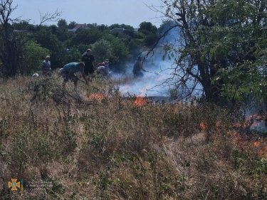Фото 27 — Николаев снова под обстрелами: разрушен травмпункт, сгорел склад с лекарствами, есть раненые (ФОТО)