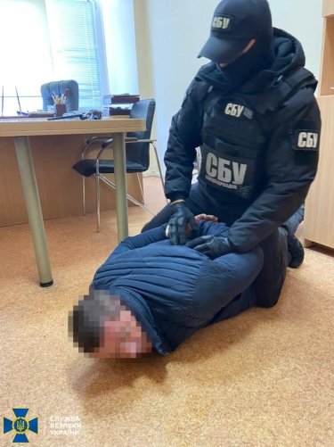 Фото 5 — СБУ задержала функционера "Киевводоканала", выломав двери в офисе компании (ФОТО, ВИДЕО)