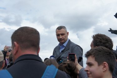 Фото 11 — В Киеве демонтируют скульптуры под аркой "Дружбы народов" (ФОТО)