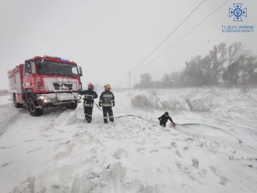 Фото 18 — Из-за непогоды в Украине заработал штаб по ликвидации ЧС на дорогах: самая проблемная - Одесская область (ФОТО)