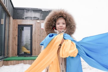 Фото 3 — Японія передала два модульні будинки з сонячними панелями та Starlink родинам медиків на Київщині