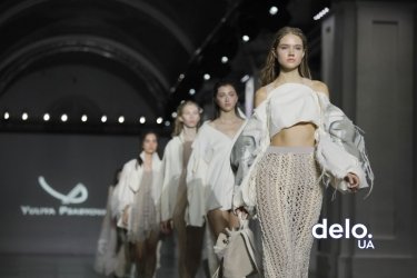 Фото 24 — Свежая мода: дерзкие идеи молодых на показах UFW для тех, кто любит эксперименты (ФОТО)