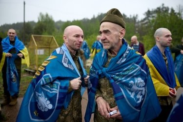 Фото 2 — Україна та Росія почали обмін полоненими "1000 на 1000": додому повернулися 205 військових