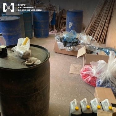 Фото 3 — В Черниговской области нашли производство контрафактного алкоголя под видом известных брендов (ФОТО)