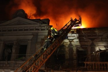 Фото 17 — РФ атаковала Харьков ракетами, попав в гостиницу Kharkiv Palace и жилой дом: 28 пострадавших (ФОТО)