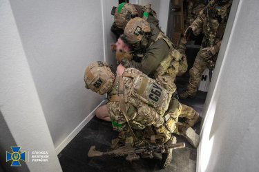 Фото 3 — СБУ обезвредила ОПГ, терроризировавшую под видом добробатов столичный бизнес, вымогая "дань" (ФОТО)