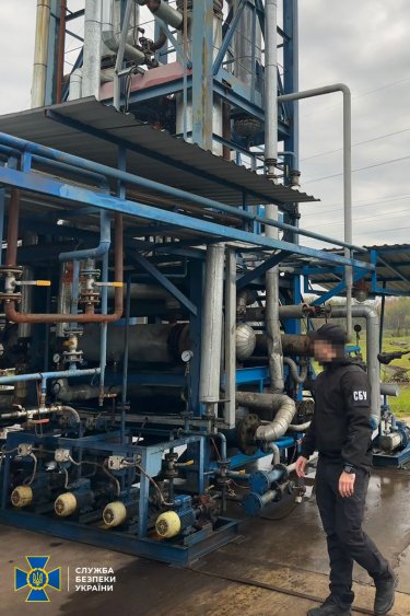 Фото 2 — В Закарпатской области разоблачили подпольный нефтеперерабатывающий завод кума Медведчука