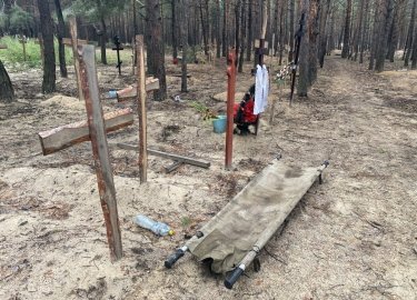 Фото 8 — В Изюме нашли массовое захоронение людей: Зеленский прокомментировал (ФОТО)