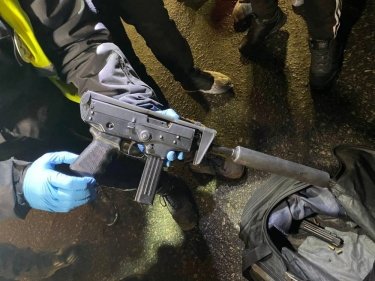 Фото 3 — В Киеве полиция с погоней задержала "хулиганов", расстрелявших автомобиль (ФОТО, ВИДЕО)