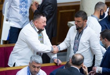 Фото 14 — Конкурсы и спецмарки. Как украинский бизнес, политики и чиновники отмечали День вышиванки