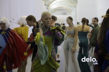 Фото 22 — Свежая мода: дерзкие идеи молодых на показах UFW для тех, кто любит эксперименты (ФОТО)