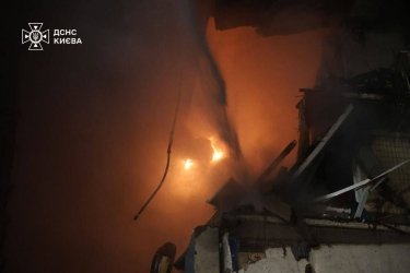 Фото 8 — Армія РФ атакувала Київ: пошкоджена будівля уряду, є загиблі та поранені (ФОТО)